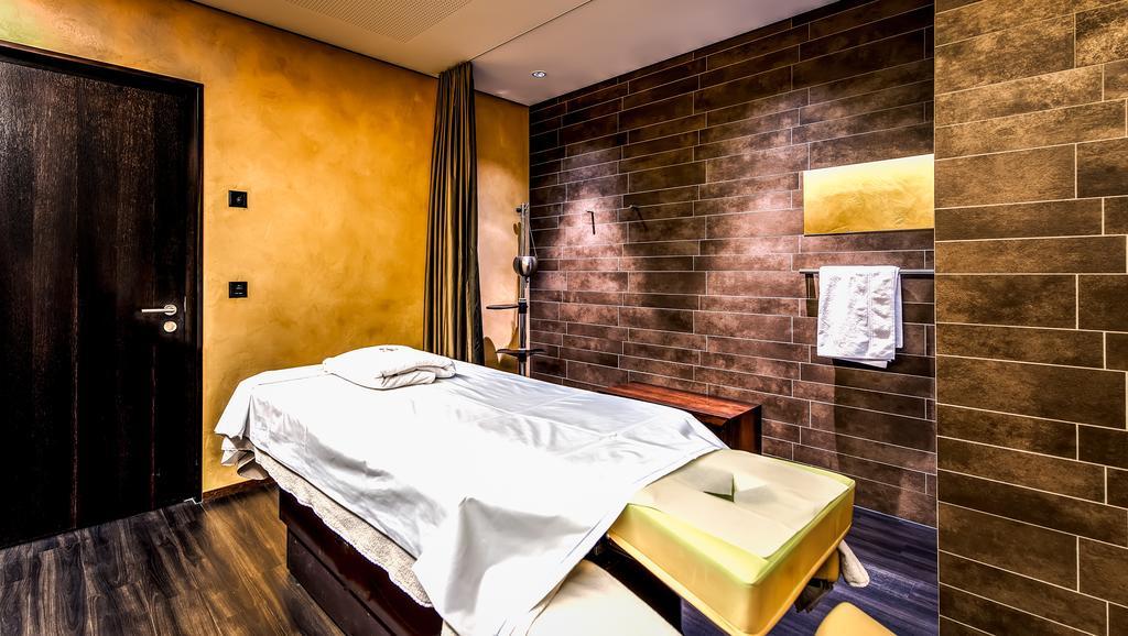 Small Luxury Hotel Wellnesshotel Golfpanorama Lipperswil Exteriör bild
