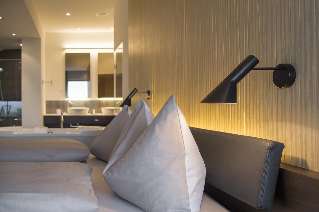 Small Luxury Hotel Wellnesshotel Golfpanorama Lipperswil Exteriör bild
